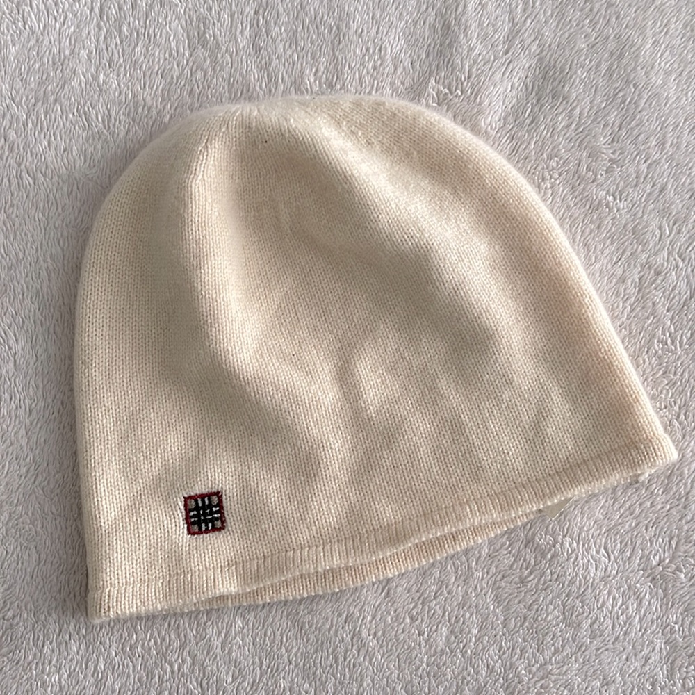 BURBERRY // authentic 100% cashmere beige toque